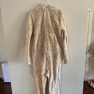 Cat & Jack Kids Fuzzy Leopard Print Onesie Pajamas – Size 8